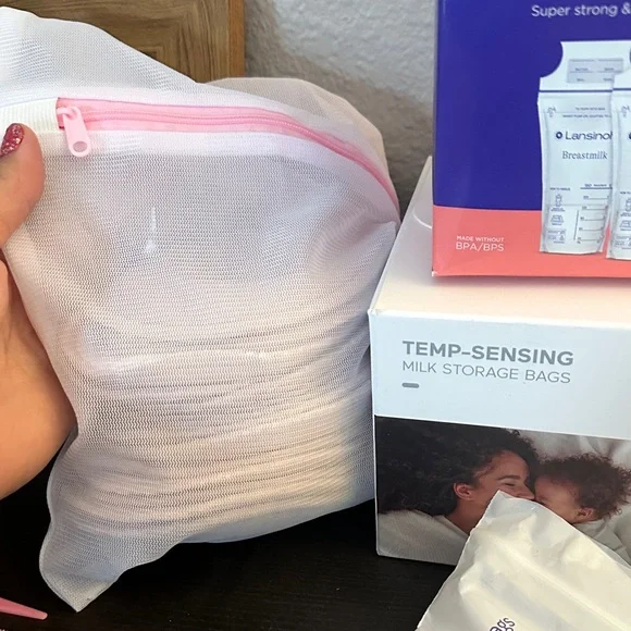 Lansinoh Breastmilk Storage Bags and Nursing Pads Set - Picture 7 of 7